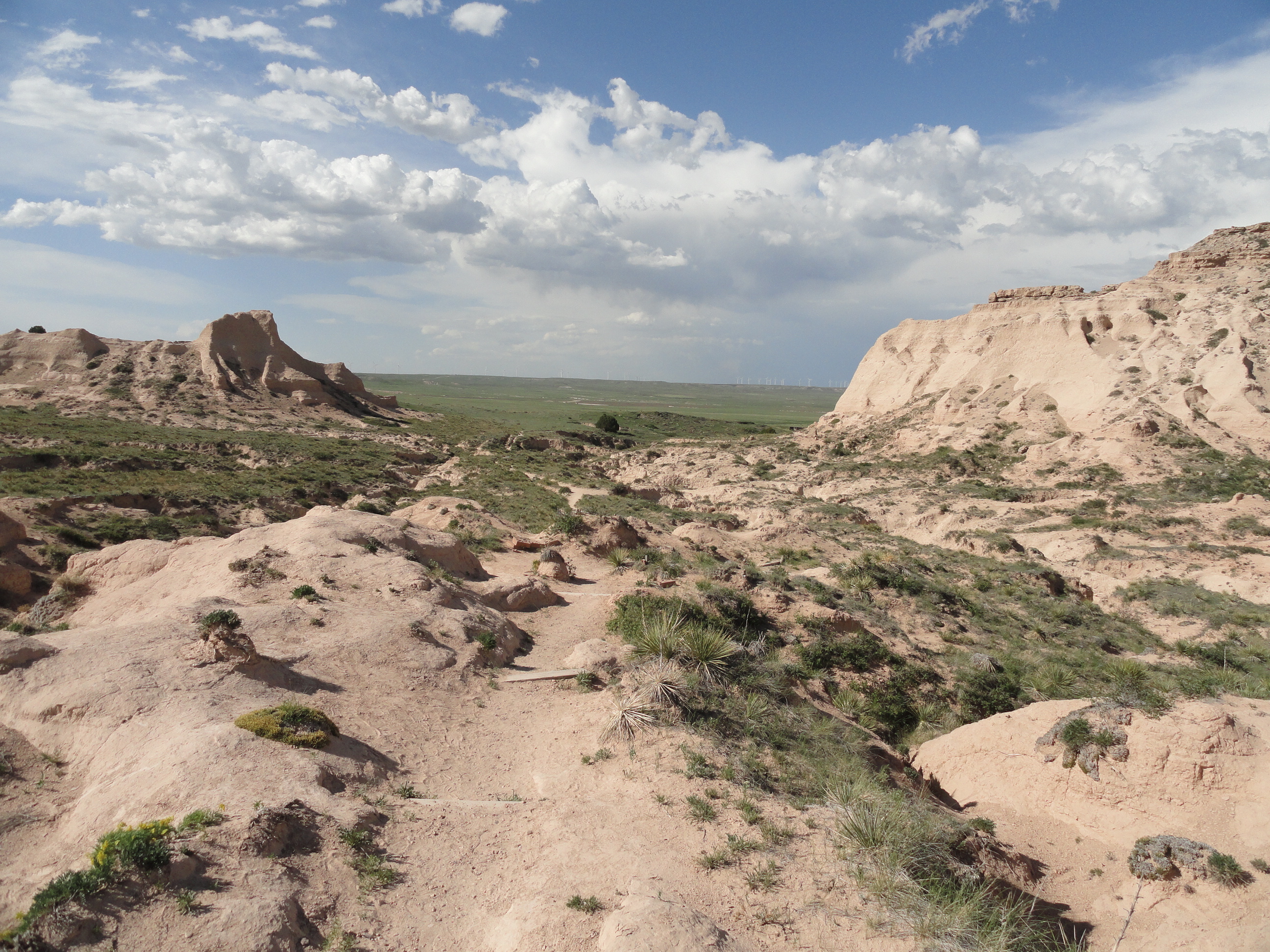 The badlands-like scene along the trail at Pawnee Buttes.