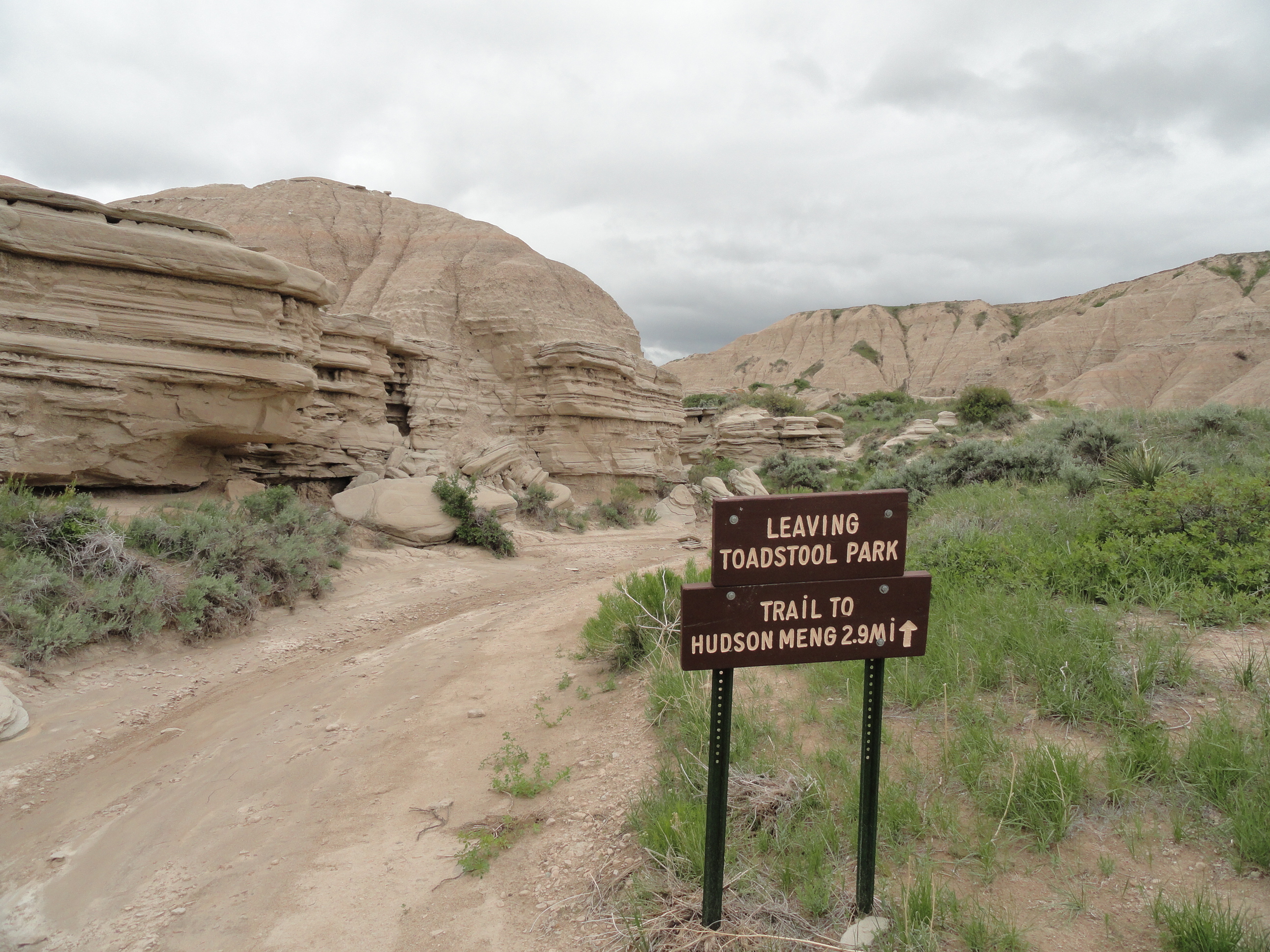 The trail from Toadstool Geologic Park